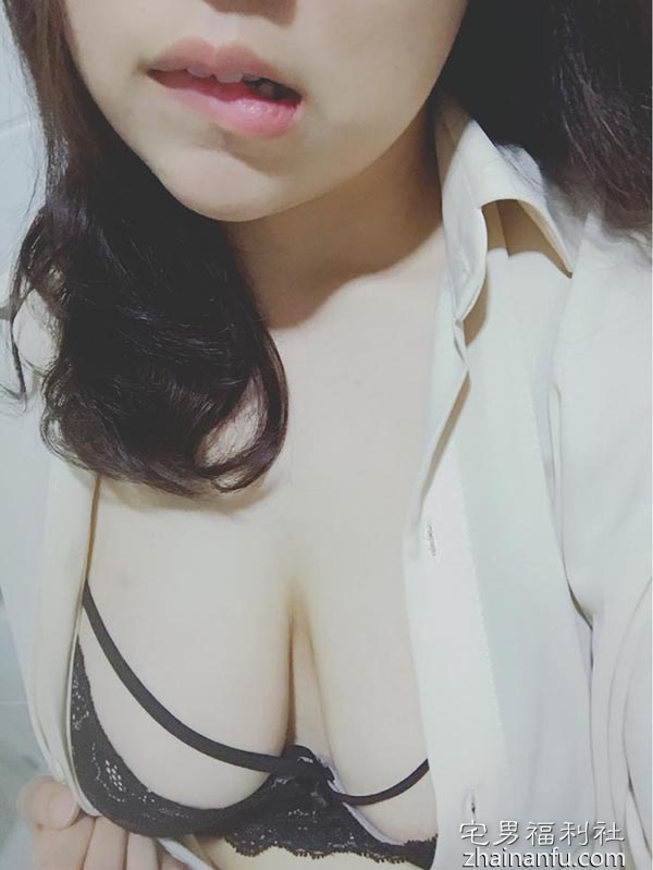 【宅男福利】巨乳网友自愿分享「解衬衫照」白嫩美胸（13P）