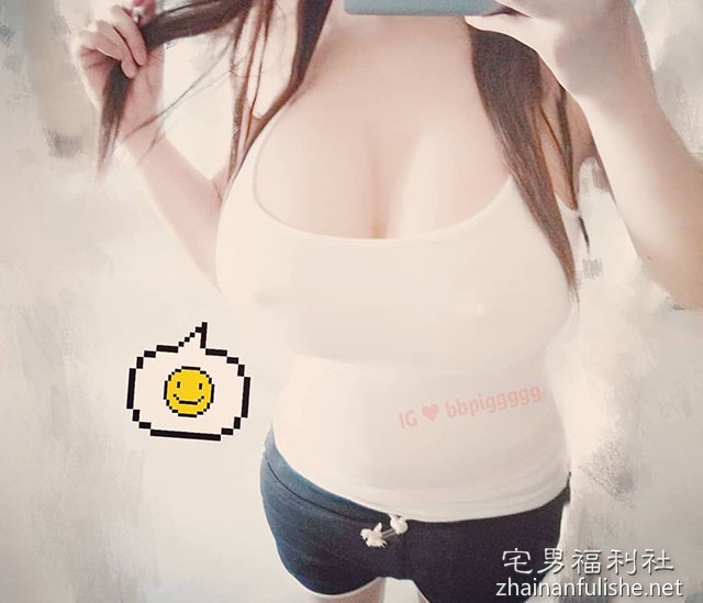 「超巨乳港妹」尺度无极限自拍！这大胸简直了